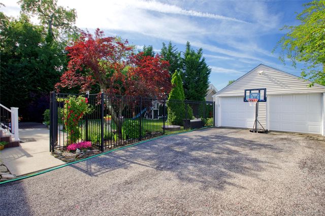 444 Lakeview Avenue, Rockville Centre, NY 11570