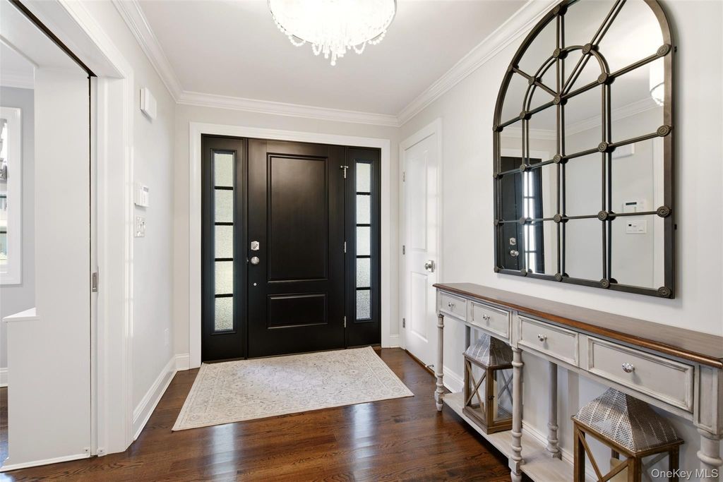 6 Sue Circle, Huntington, NY 11743 — photo 3