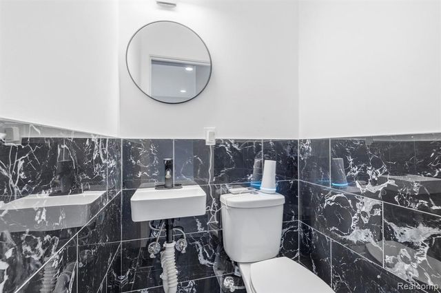 3280 Lothrop Street, Detroit, MI 48206