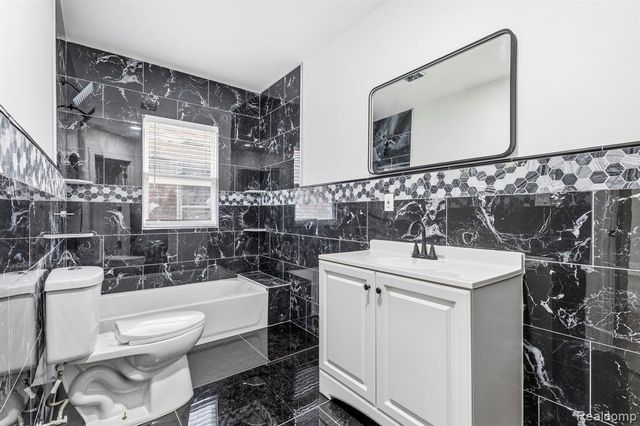 3280 Lothrop Street, Detroit, MI 48206