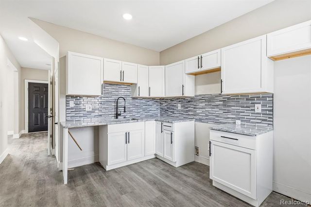 3280 Lothrop Street, Detroit, MI 48206