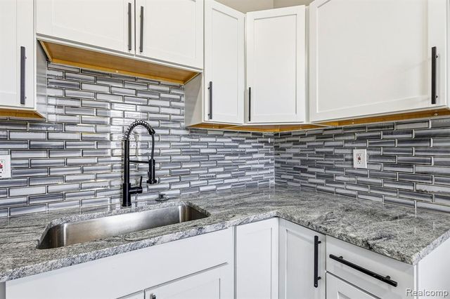 3280 Lothrop Street, Detroit, MI 48206