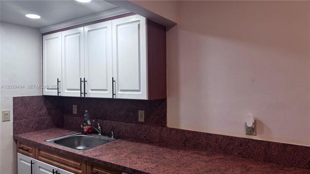 1522 NE 34th Court 4, Oakland Park, FL 33334