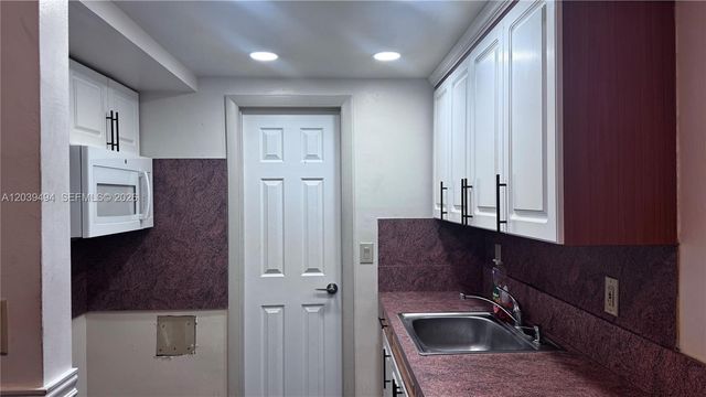 1522 NE 34th Court 4, Oakland Park, FL 33334