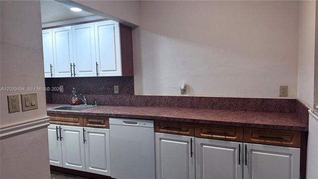 1522 NE 34th Court 4, Oakland Park, FL 33334