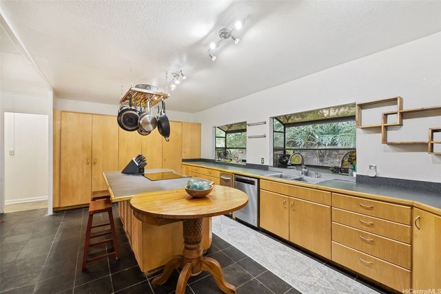 2168 Round Top Drive, Honolulu, HI 96822