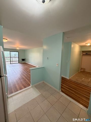 153 Bull Hill Lane 105, West Haven, CT 06516