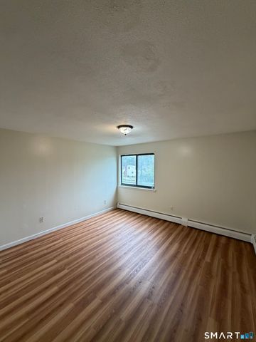 153 Bull Hill Lane 105, West Haven, CT 06516