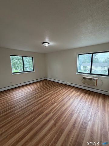 153 Bull Hill Lane 105, West Haven, CT 06516