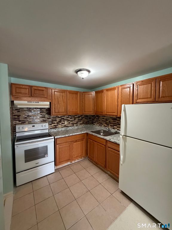 153 Bull Hill Lane 105, West Haven, CT 06516