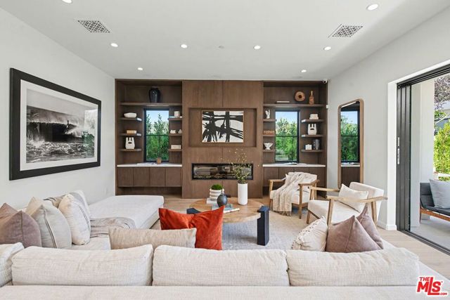 16011 Miami Way, Pacific Palisades, CA 90272