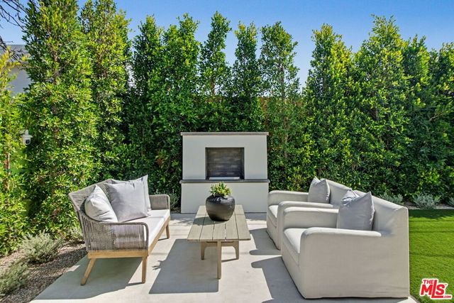 16011 Miami Way, Pacific Palisades, CA 90272