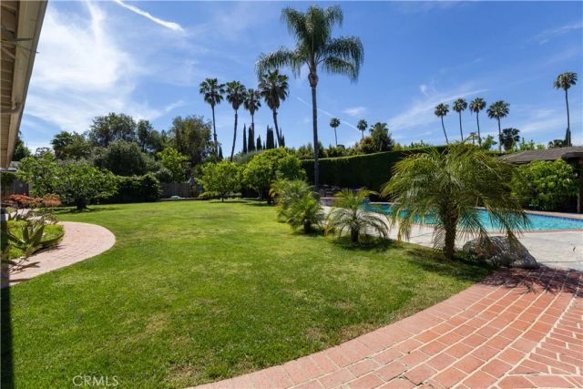 5329 Mecca Avenue, Tarzana, CA 91356