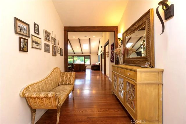 5329 Mecca Avenue, Tarzana, CA 91356