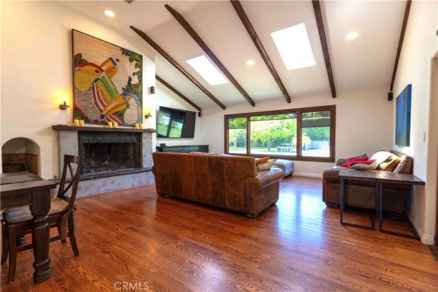 5329 Mecca Avenue, Tarzana, CA 91356