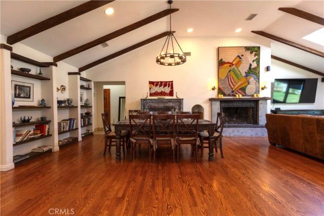 5329 Mecca Avenue, Tarzana, CA 91356