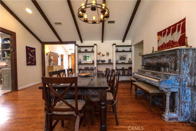 5329 Mecca Avenue, Tarzana, CA 91356
