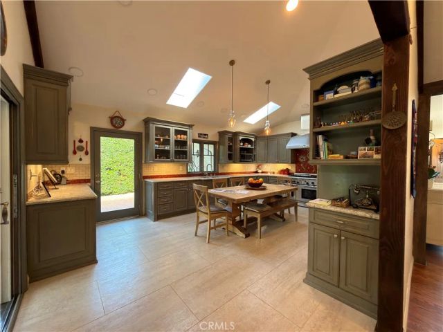 5329 Mecca Avenue, Tarzana, CA 91356