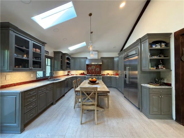 5329 Mecca Avenue, Tarzana, CA 91356