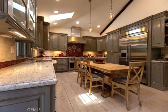 5329 Mecca Avenue, Tarzana, CA 91356