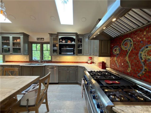 5329 Mecca Avenue, Tarzana, CA 91356