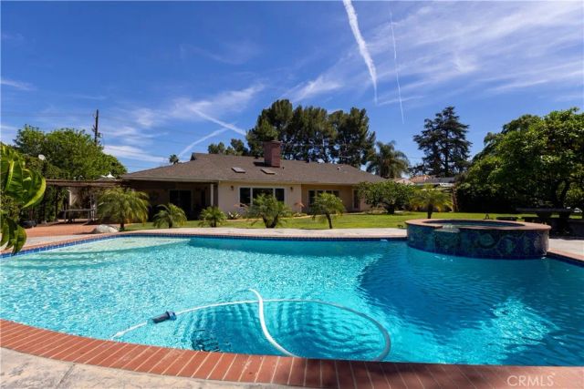 5329 Mecca Avenue, Tarzana, CA 91356