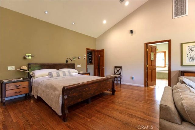 5329 Mecca Avenue, Tarzana, CA 91356