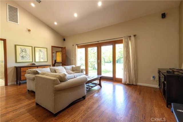 5329 Mecca Avenue, Tarzana, CA 91356