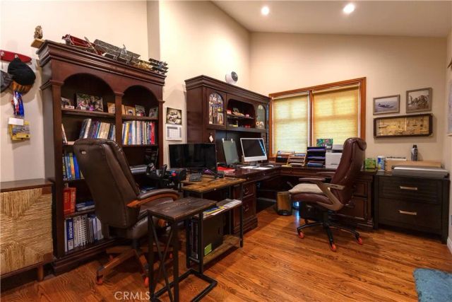 5329 Mecca Avenue, Tarzana, CA 91356