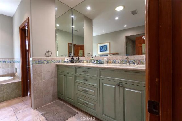 5329 Mecca Avenue, Tarzana, CA 91356