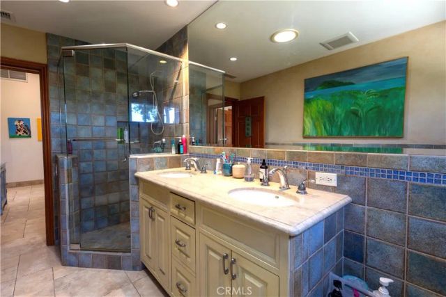 5329 Mecca Avenue, Tarzana, CA 91356
