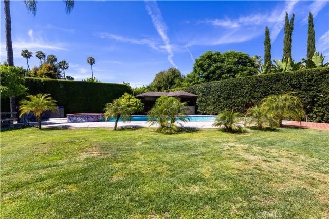 5329 Mecca Avenue, Tarzana, CA 91356