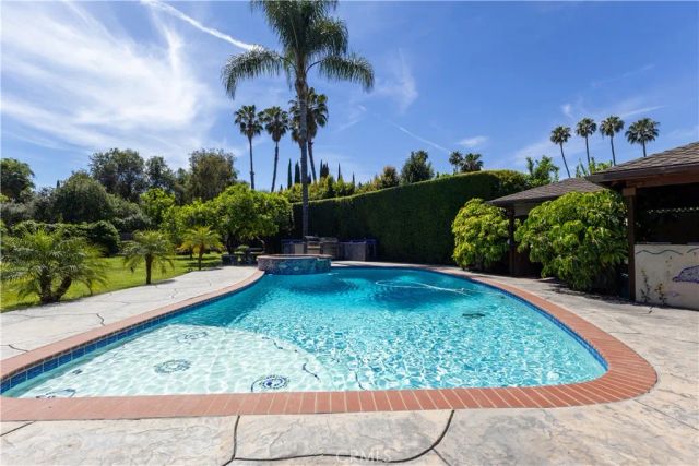 5329 Mecca Avenue, Tarzana, CA 91356