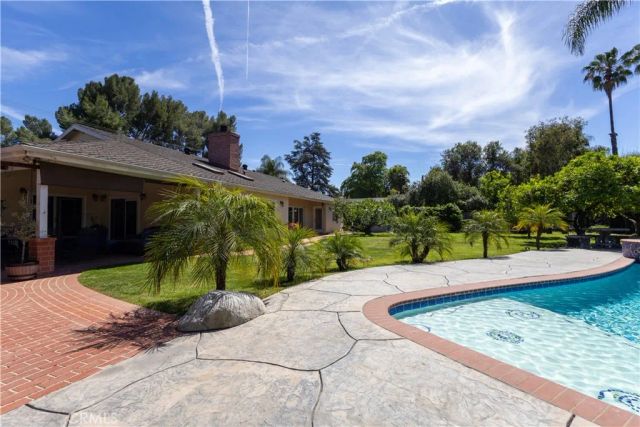 5329 Mecca Avenue, Tarzana, CA 91356