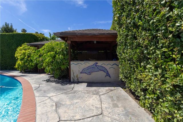 5329 Mecca Avenue, Tarzana, CA 91356