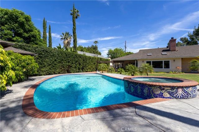 5329 Mecca Avenue, Tarzana, CA 91356