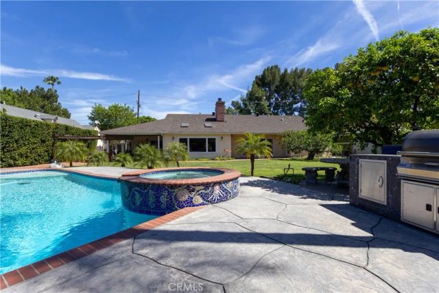 5329 Mecca Avenue, Tarzana, CA 91356