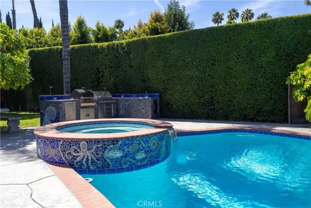 5329 Mecca Avenue, Tarzana, CA 91356