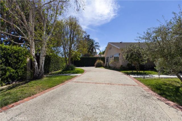 5329 Mecca Avenue, Tarzana, CA 91356