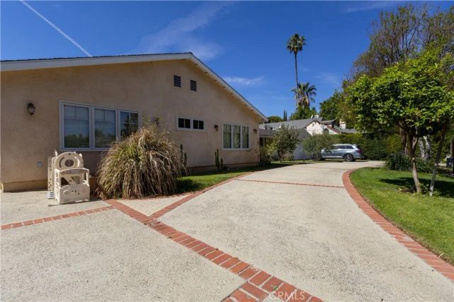 5329 Mecca Avenue, Tarzana, CA 91356