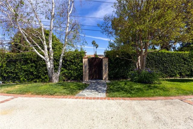 5329 Mecca Avenue, Tarzana, CA 91356