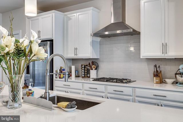 2335 WATER PROMENADE AVE, Herndon, VA 20171