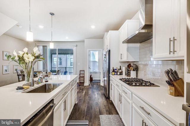 2335 WATER PROMENADE AVE, Herndon, VA 20171
