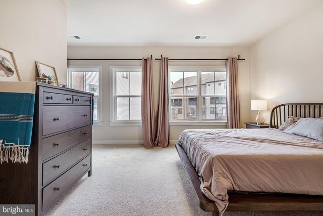 2335 WATER PROMENADE AVE, Herndon, VA 20171