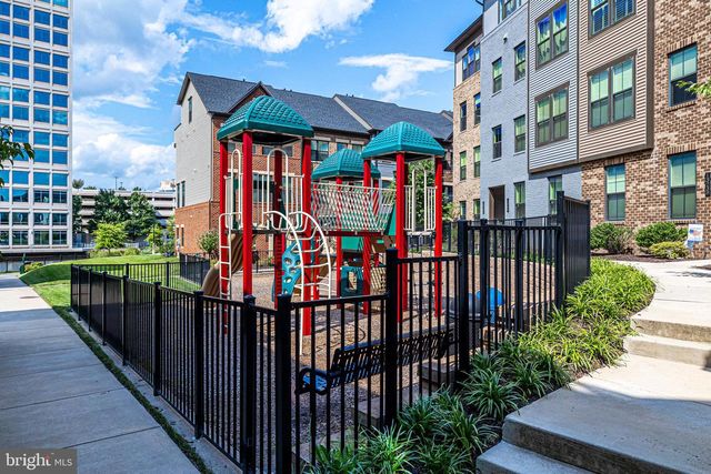 2335 WATER PROMENADE AVE, Herndon, VA 20171