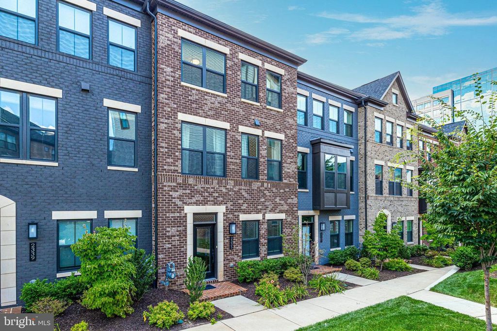 2335 WATER PROMENADE AVE, Herndon, VA 20171