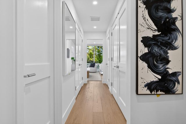 100 Royal Palm Way D2, Palm Beach, FL 33480