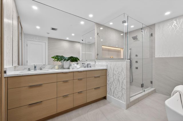 100 Royal Palm Way D2, Palm Beach, FL 33480