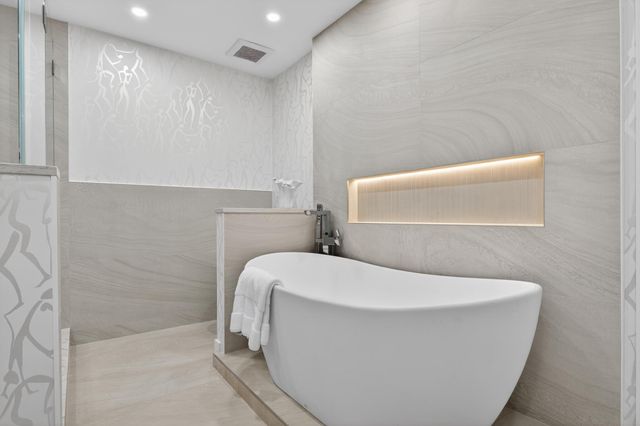 100 Royal Palm Way D2, Palm Beach, FL 33480