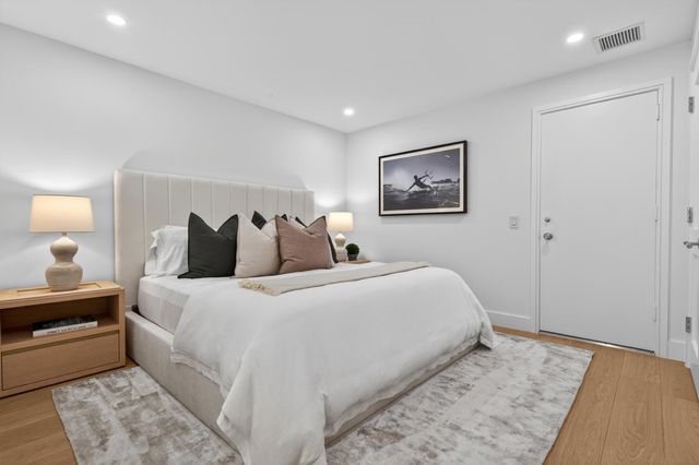 100 Royal Palm Way D2, Palm Beach, FL 33480